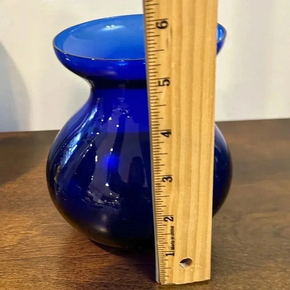 MCM Vintage Bergdala Sweden Vase Cobalt Art Glass with Tag in Pristine Condition - Picture 6 of 6